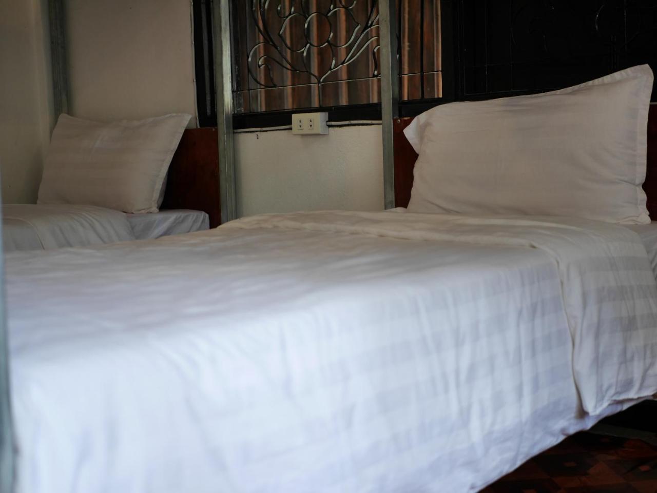 Y Not Laos Hostel Luang Prabang Esterno foto